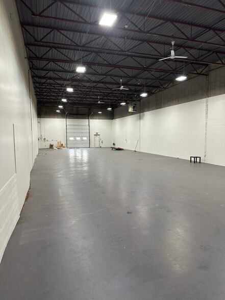 More Photos Of 3420 12th St NE, Calgary Warehouse For Lease