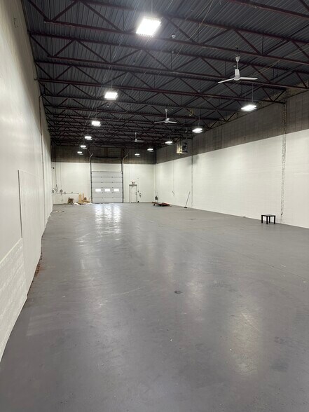 More Photos Of 3420 12th St NE, Calgary Warehouse For Lease