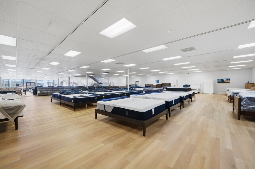 More Photos Of 6542 E Virginia Beach Blvd, Norfolk Freestanding For Sale