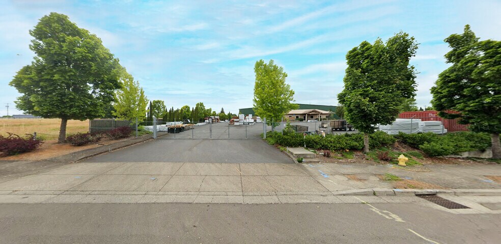 More Photos Of 427 SW Wood St, Hillsboro Warehouse For Lease