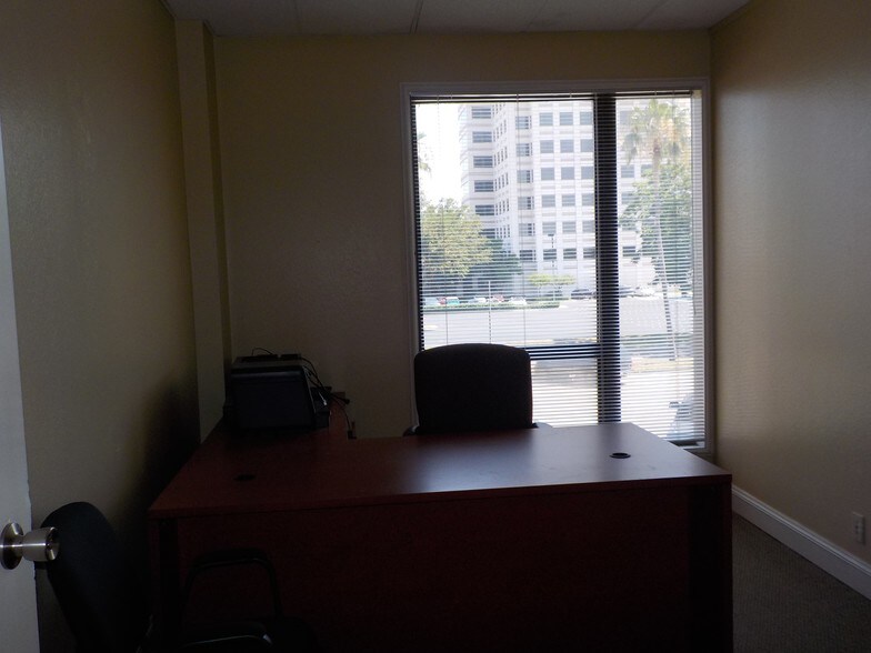 More Photos Of 3700 N 10th St, McAllen Office For Lease