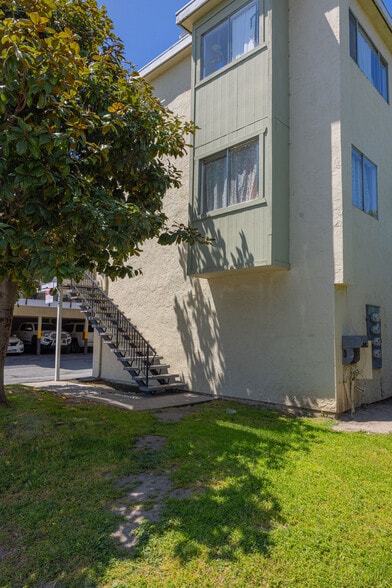 More Photos Of 75 N Hebbron Ave, Salinas Apartments For Sale
