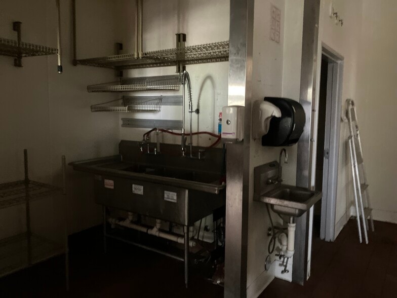 More Photos Of 772 W Bay St, East Tawas Restaurant For Sale