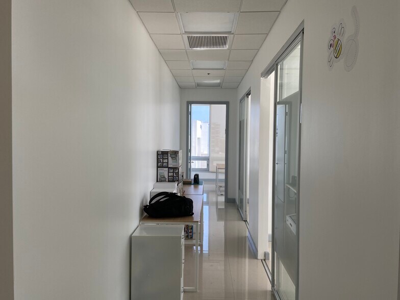 More Photos Of 20900 NE 30th Ave, Aventura Office Residential For Lease