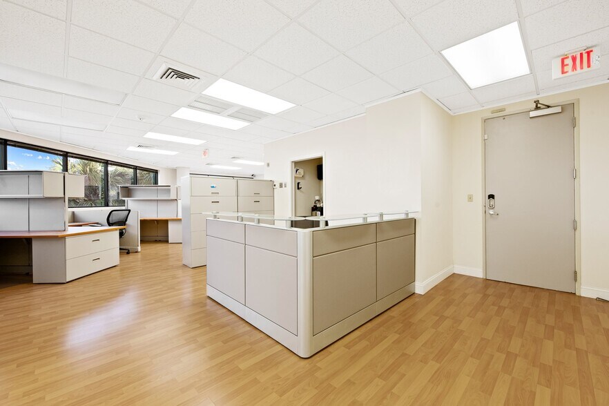 More Photos Of 3323 W Commercial Blvd, Fort Lauderdale Office For Sale