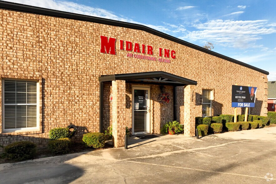 More Photos Of 132 W McLeroy Blvd, Saginaw Warehouse For Sale