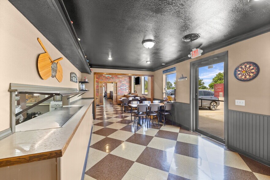 More Photos Of 2150 N State St, Iola Restaurant For Lease