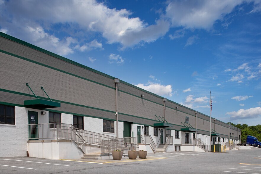 More Photos Of 4700-4726 Hollins Ferry Rd, Halethorpe Warehouse For Lease