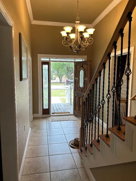 More Photos Of 309 N Lexington St, Manor Medical For Sale