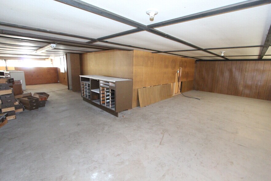 More Photos Of 110 Creekview Dr, Battle Creek General Retail For Sale