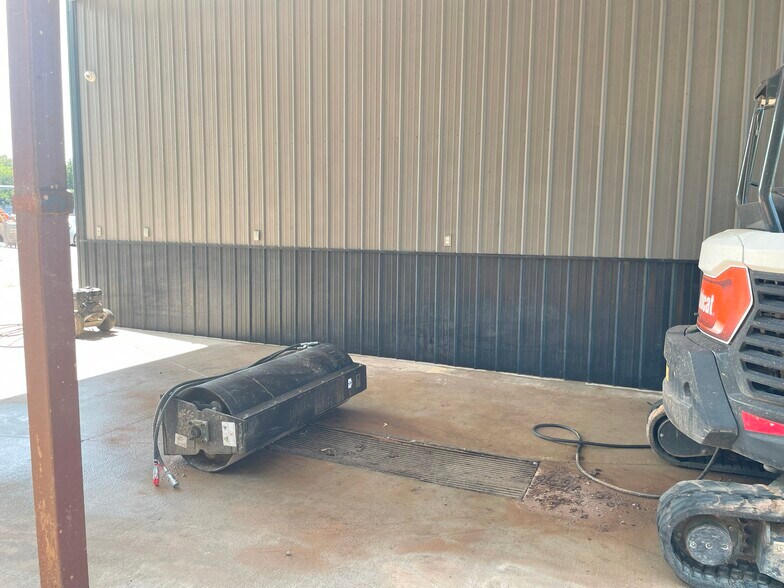 More Photos Of 16915 Hefner rd, El Reno Industrial For Sale