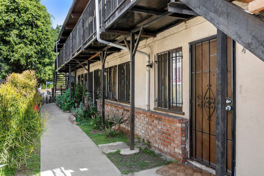 More Photos Of 2334 Valley St, Los Angeles Apartments For Sale