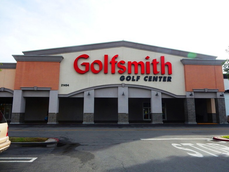 More Photos Of 21470-21500 Victory Blvd, Woodland Hills General Retail For Lease