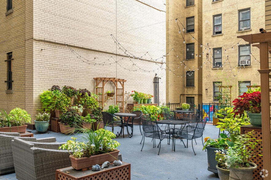 More Photos Of 135 Eastern Pkwy, Brooklyn Apartments For Lease