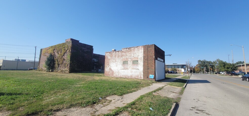 More Photos Of 507 4th St, Springfield Self Storage For Sale