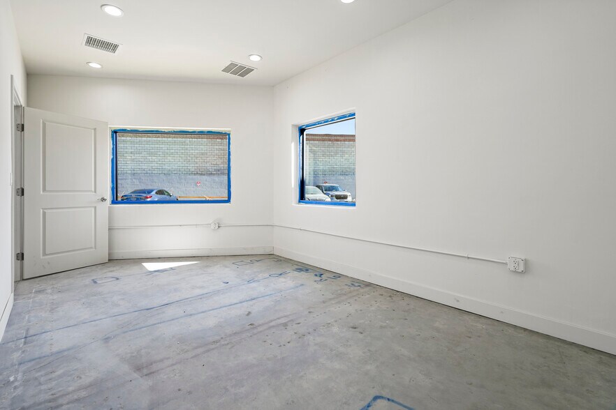 More Photos Of 10926 Randall St, Sun Valley Warehouse For Lease