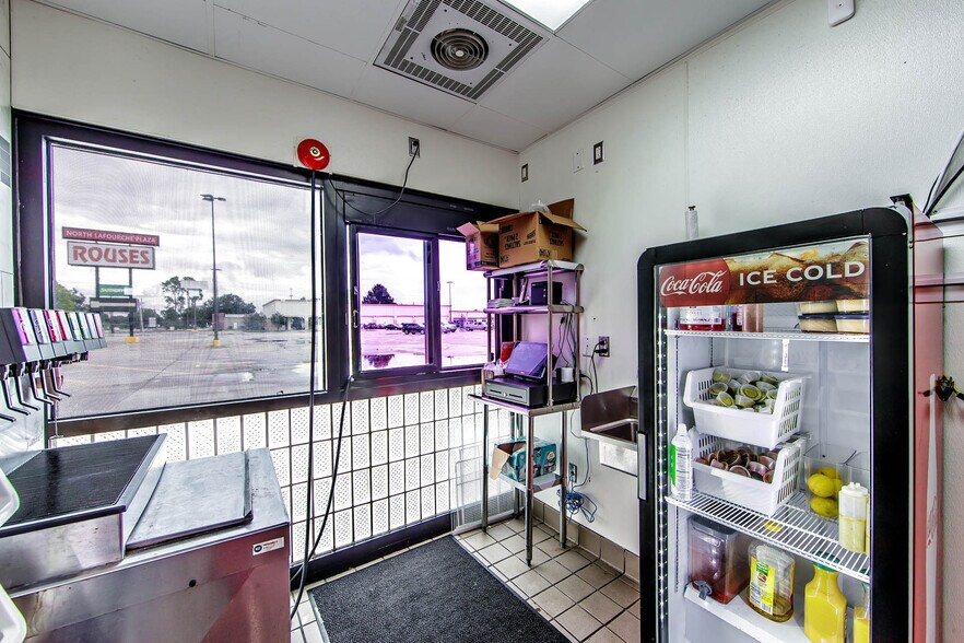 More Photos Of 1655 Saint Mary St, Thibodaux Flex For Sale