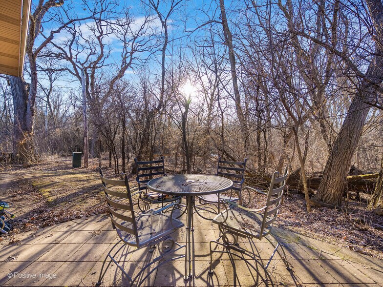 More Photos Of 400 Knoll St, Wheaton Office For Sale