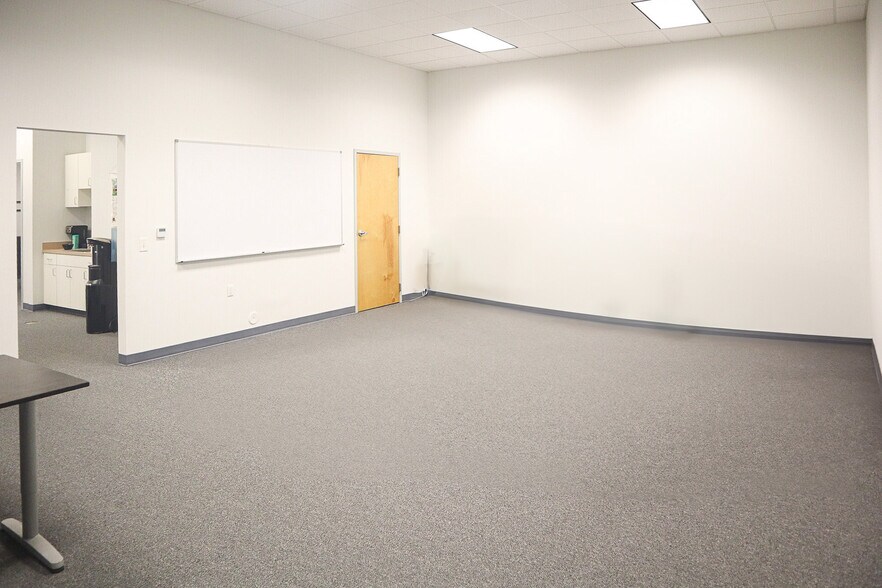 More Photos Of 8810 Westgate Park Dr, Raleigh Flex For Lease