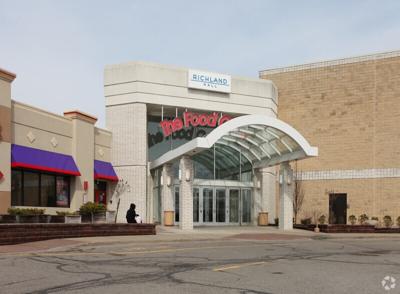 More Photos Of 2209 Richland Mall, Mansfield Storefront For Lease