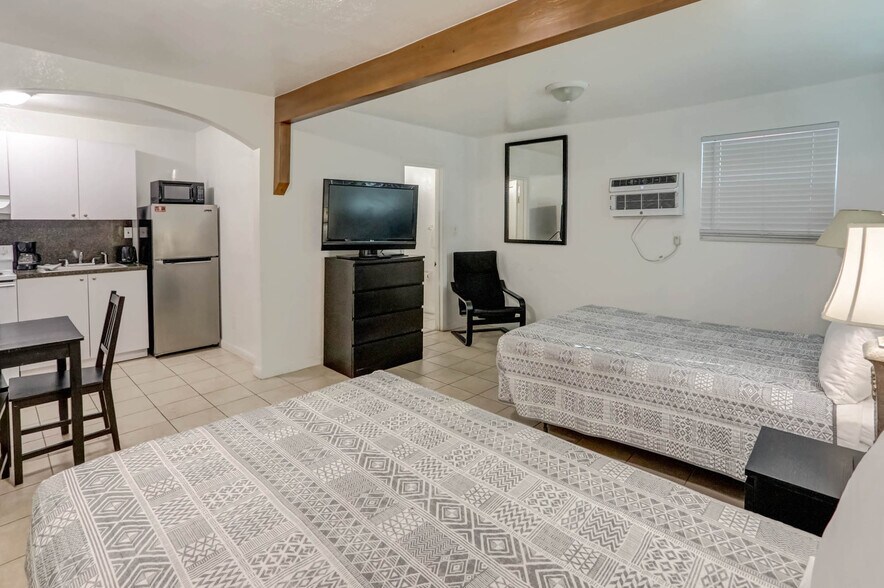 More Photos Of 1411 S Federal Hwy, Hollywood Hotel For Sale