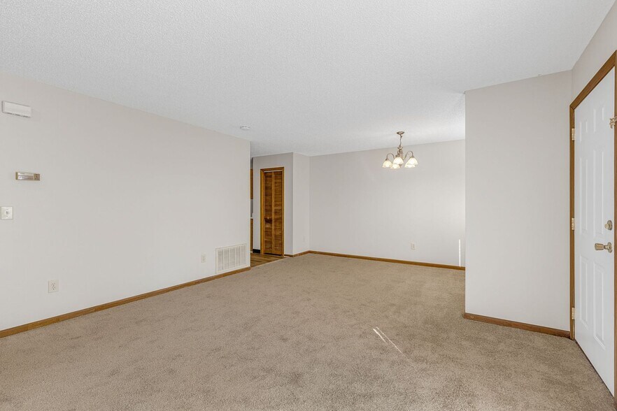 More Photos Of 1 Shagbark Ln, Seneca Apartments For Sale