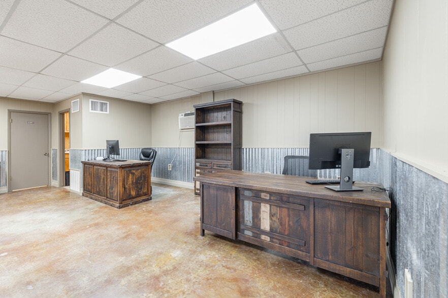 More Photos Of 530 Seydler st, Gonzales Office For Sale