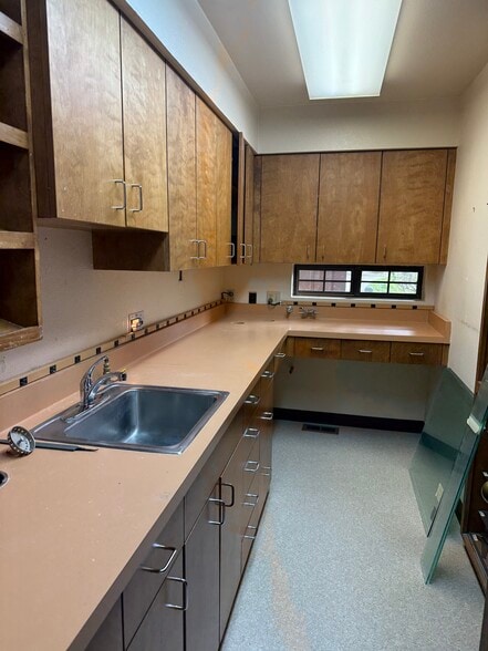 More Photos Of 100 Horseshoe Lane, Weaverville Medical For Lease