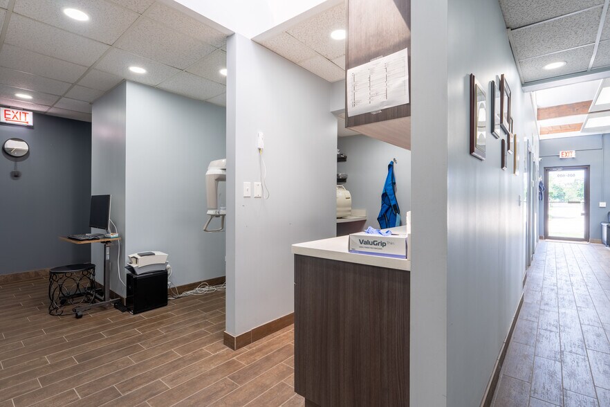 More Photos Of 605-615 W Euclid Ave, Arlington Heights Medical For Lease