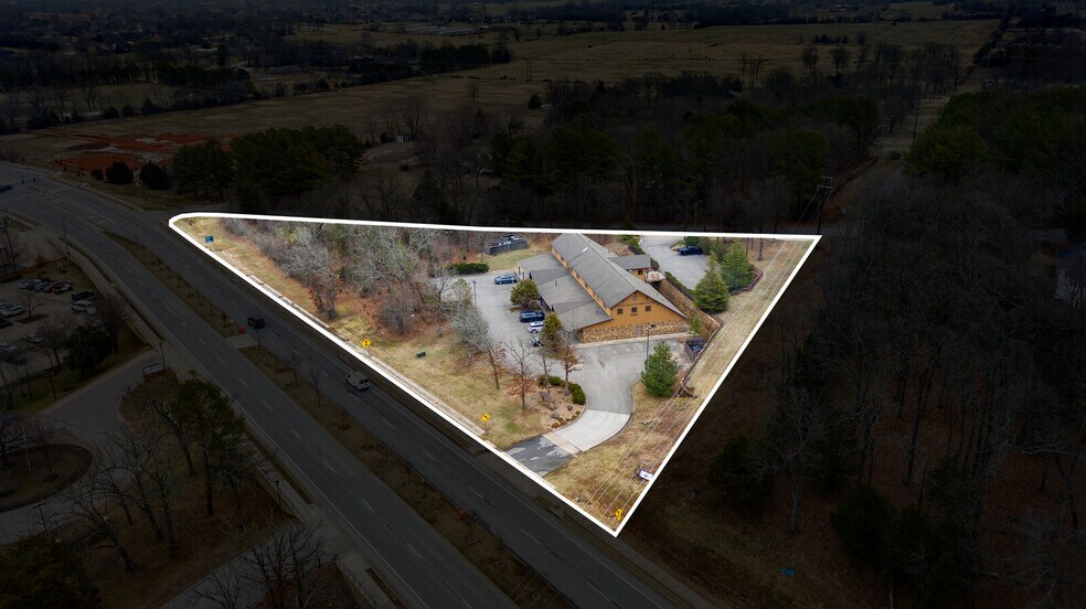 More Photos Of 4220 N Crossover Rd, Fayetteville Medical For Lease