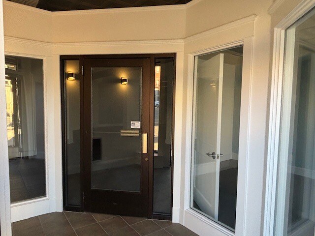 More Photos Of 201 N Clinton Ave, Saint Johns Storefront For Lease