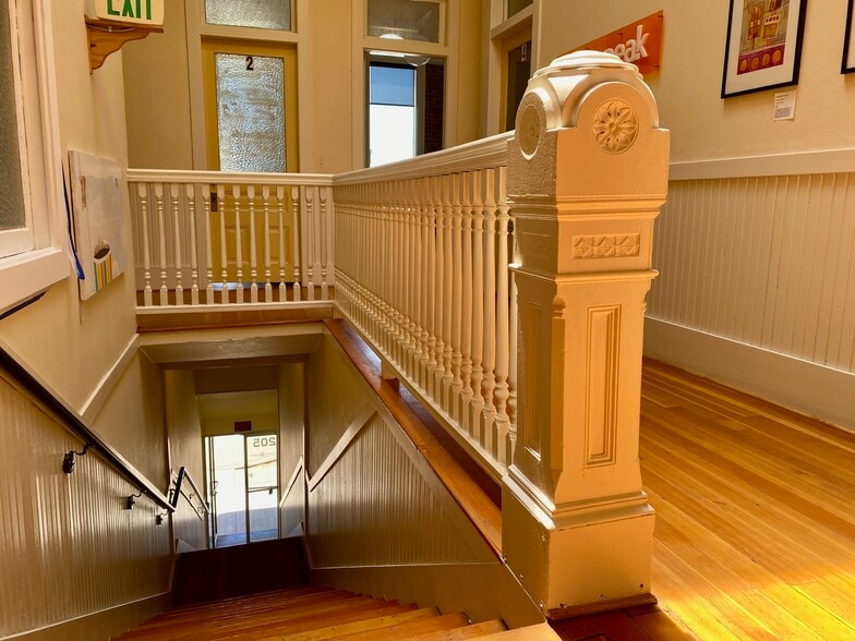 More Photos Of 203-207 E Main St, Hillsboro Storefront Retail Office For Sale