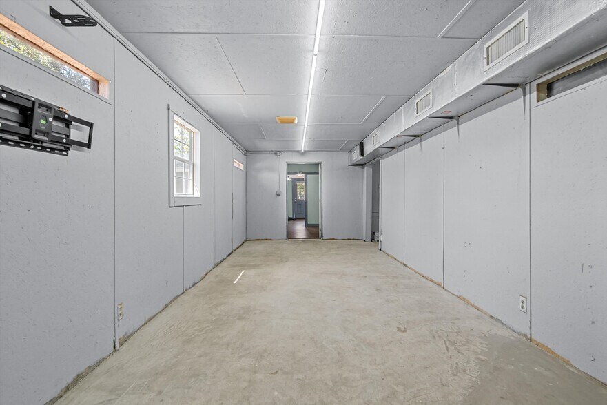 More Photos Of 605 Martin Luther King Junior Dr, Temple Warehouse For Sale