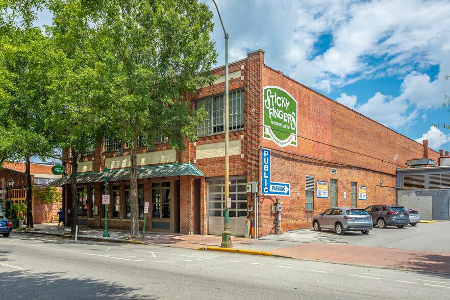 More Photos Of 420 Broad St, Chattanooga Storefront For Lease
