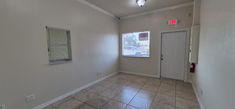 More Photos Of 900 Ceitus Ter, Cape Coral Warehouse For Lease