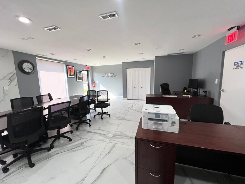 More Photos Of 135-139 Joey Dr, Elk Grove Village Warehouse For Sale