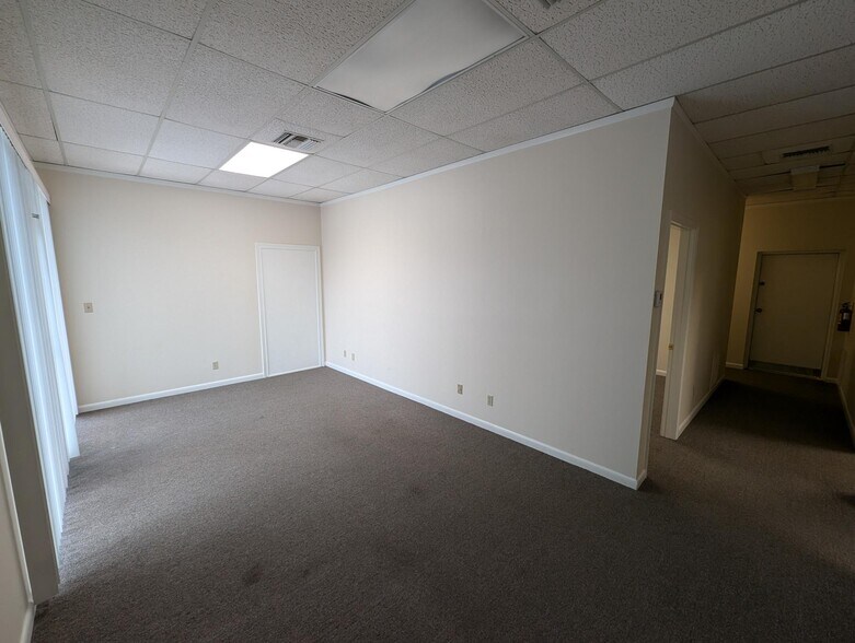 More Photos Of 110-122 43rd Ave, Vero Beach Office For Lease