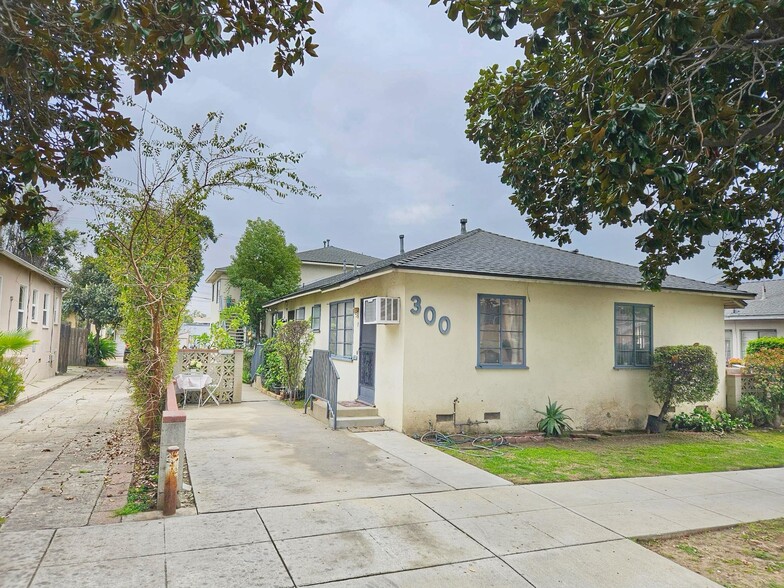 Primary Photo Of 300 E Valencia Ave, Burbank Apartments For Sale