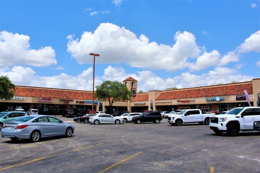 More Photos Of 2800-2864 Thousand Oaks Dr, San Antonio Unknown For Lease
