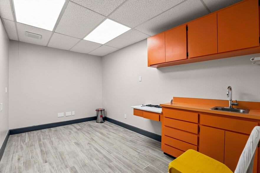 More Photos Of 901 N Grove St, Eustis Medical For Sale