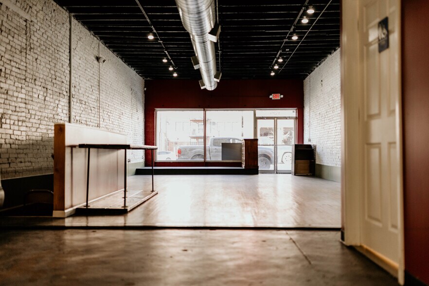 More Photos Of 1529 Grand Blvd, Kansas City Storefront Retail Office For Lease