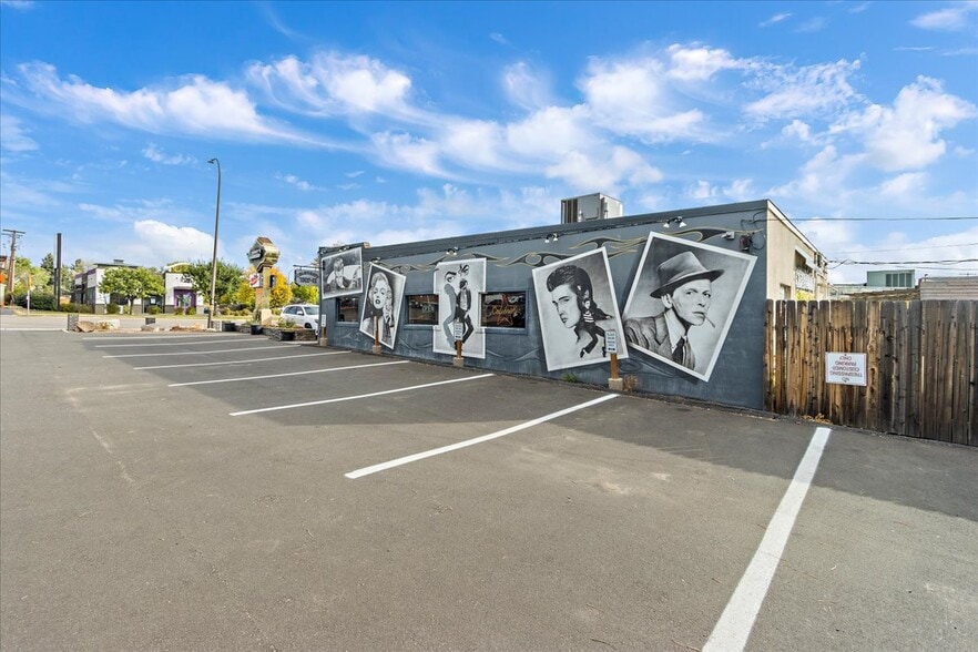 More Photos Of 11712 W Colfax Ave, Lakewood Freestanding For Lease