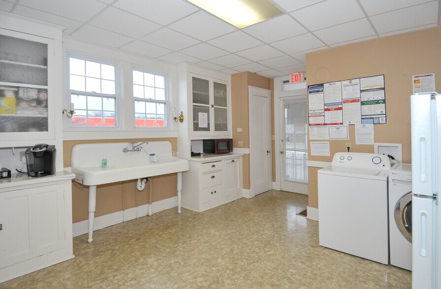 More Photos Of 5809 Bardstown Rd, Louisville Office Residential For Lease