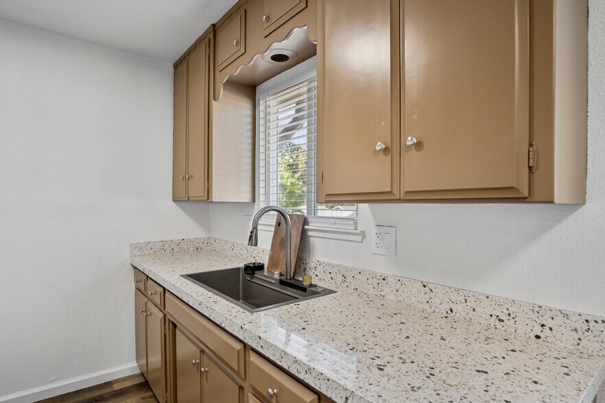 More Photos Of 116 Covena Ave, Modesto Apartments For Sale