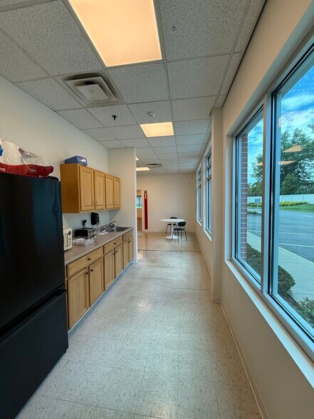 More Photos Of 27 Garden St, Danvers Warehouse For Lease
