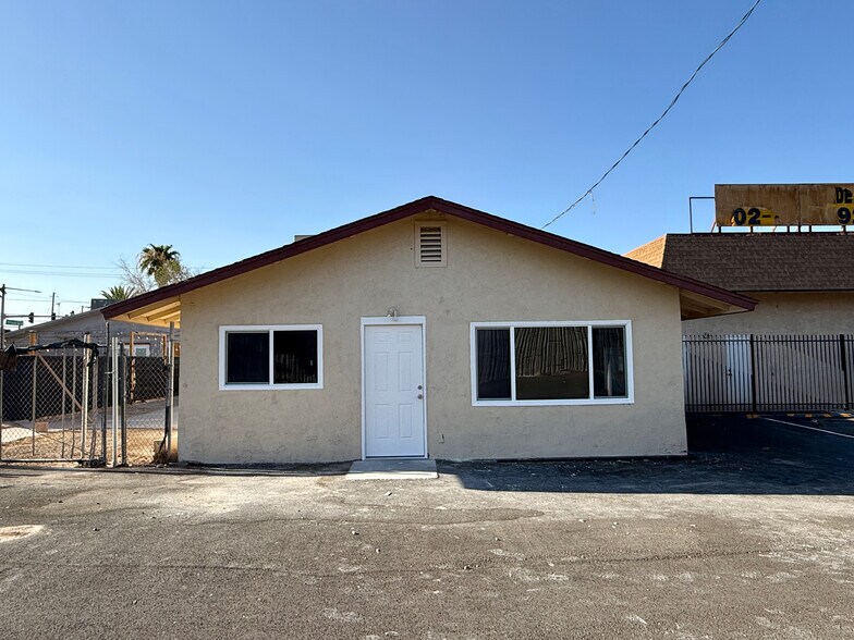 More Photos Of 2039 W Bonanza Rd, Las Vegas Flex For Lease