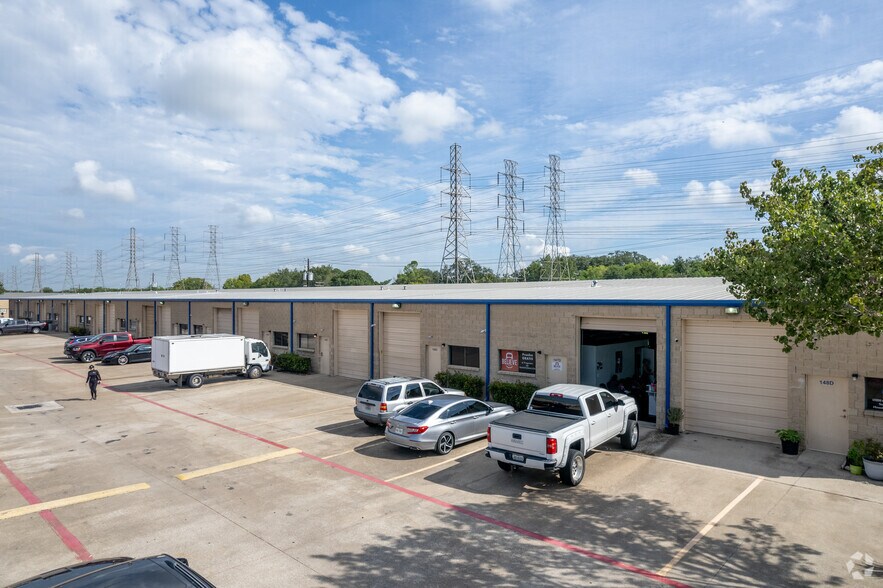 More Photos Of 15255 Gulf Fwy, Houston Unknown For Lease