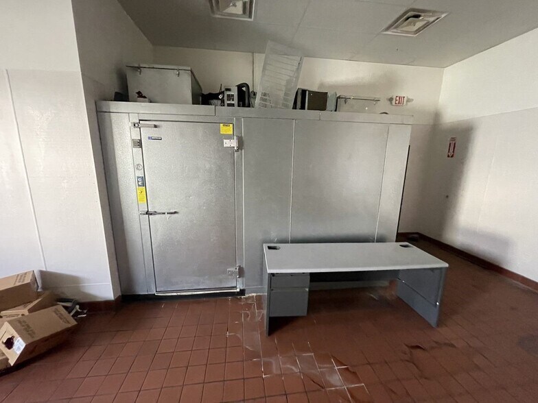 More Photos Of 418 S Tucker Blvd, Saint Louis Self Storage For Lease