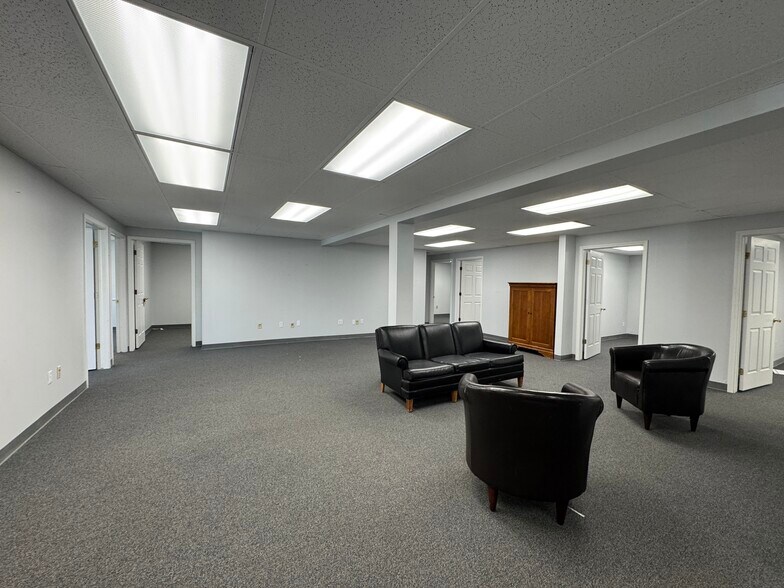 More Photos Of 8123 Grand River Rd, Brighton Medical For Lease