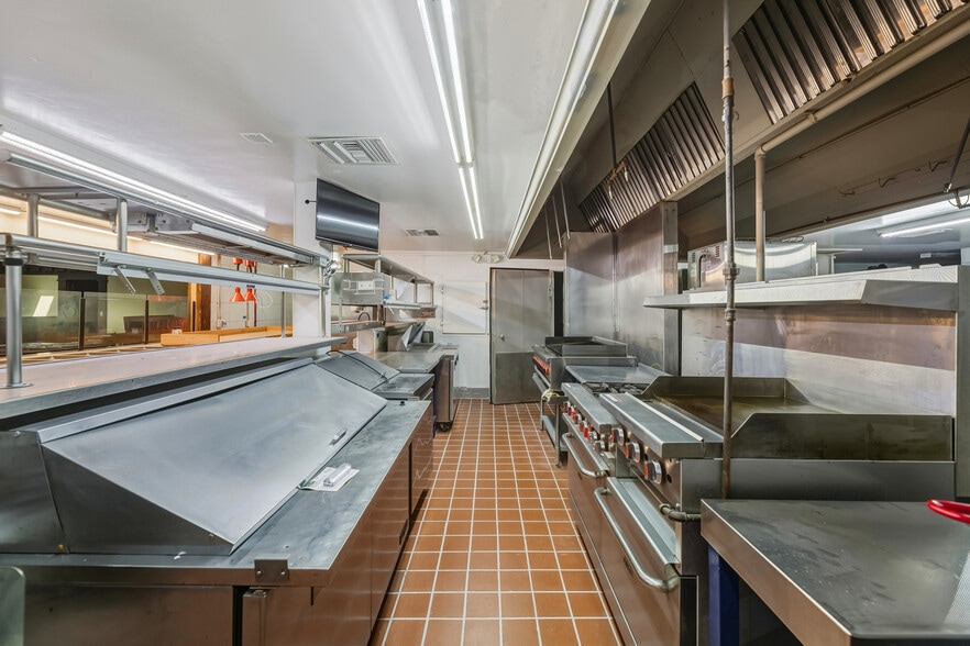 More Photos Of 300 N Cocoa Blvd, Cocoa Restaurant For Lease